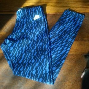 Sz Medium Nike Blue/Black leggings
